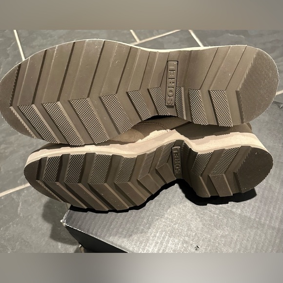 Sorel Women's Hi-LineWaterproof Lace-Up Boots - New with box - Picture 8 of 12